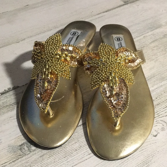 Expressions Footwear for Women gold sequined beaded thong type sandals size 8 - Picture 1 of 9